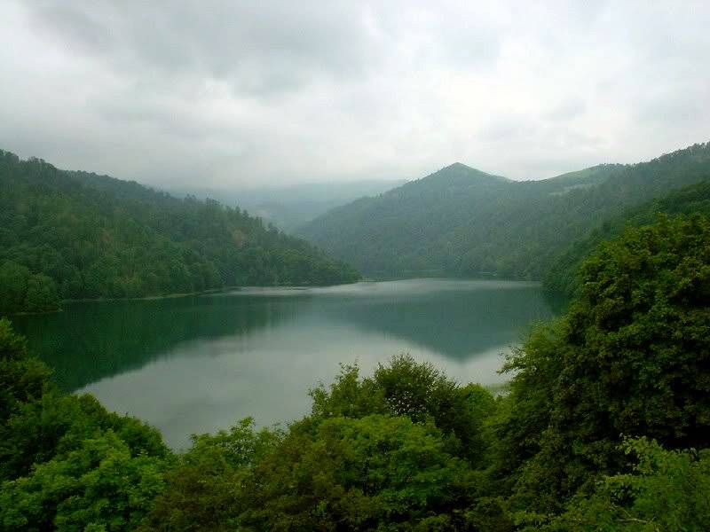 Озеро Гёйгёль в Азербайджане  — ФОТО
