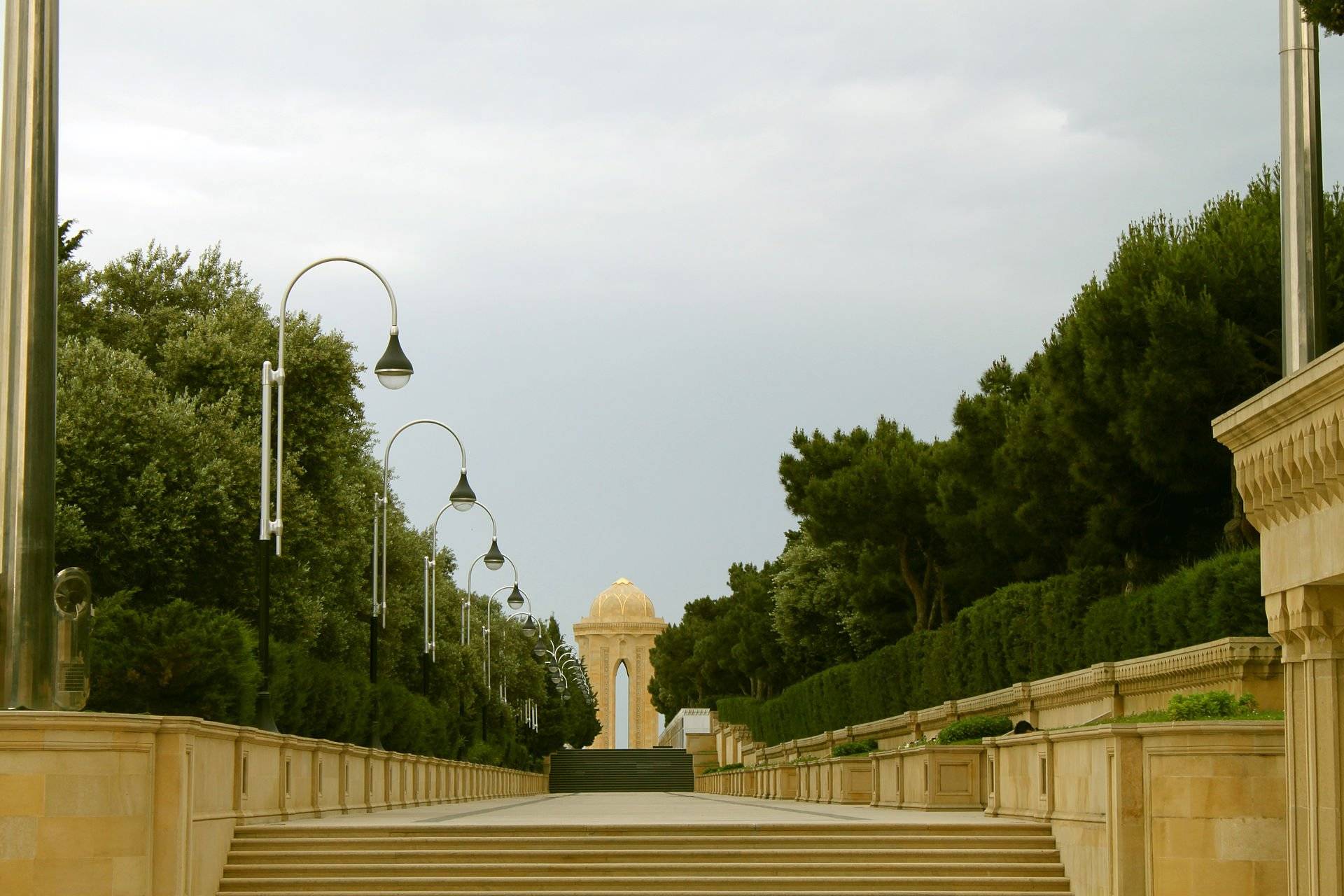 In Gedenken an die Vergangenheit: Der Märtyrerfriedhof in Baku als Mahnmal der aserbaidschanischen Geschichte